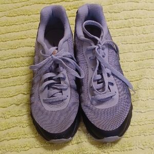 Nike Air Max Invigor Running Sneakers Sz 9. Gray & Black With Metallic Gold